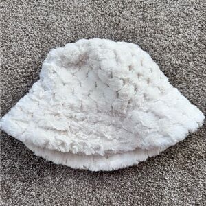 Cream Faux Fur Adjustable Winter Bucket Hat - Women’s One Size